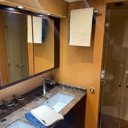 Sadelan 2 Bateau-hôtel *